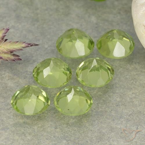 Pedras preciosas de Peridoto Luz verde natural de 2.43 ct, Redondo, VVS-VS
