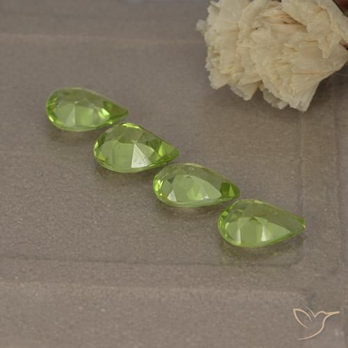Pedras preciosas de Peridoto Verde Vivo Claro natural de 2.64 ct, Formato de pêra, VVS-VS