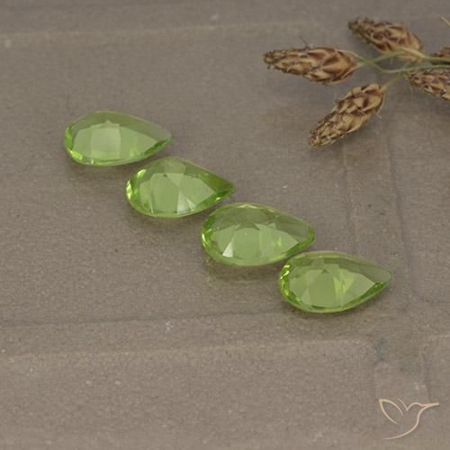 Pedras preciosas de Peridoto Verde médio natural de 2.45 ct, Formato de pêra, VVS-VS
