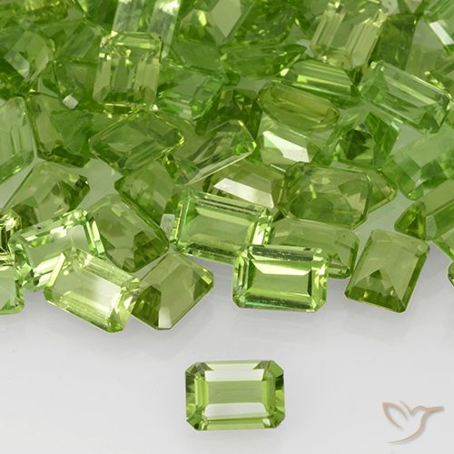 0.59ct Natural Verde médio Peridoto, Corte Esmeralda, VVS-VS