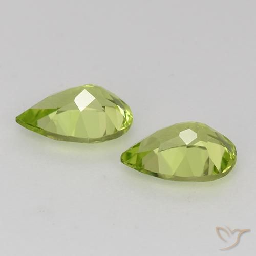 Pedras preciosas de Peridoto Luz verde natural de 0.84 ct, Formato de pêra, VVS-VS