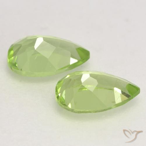 Pedras preciosas de Peridoto Verde Vivo Claro natural de 0.89 ct, Formato de pêra, VVS-VS