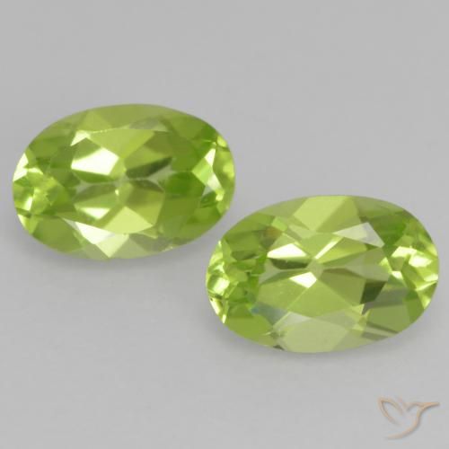 0.94ctw Natural Verde Vivo Claro Peridoto, oval, VS