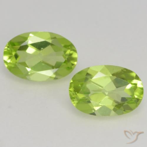 0.93ctw Natural Verde Vivo Claro Peridoto, oval, VS