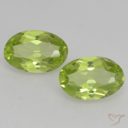 0.97ctw Natural Verde Vivo Claro Peridoto, oval, VS