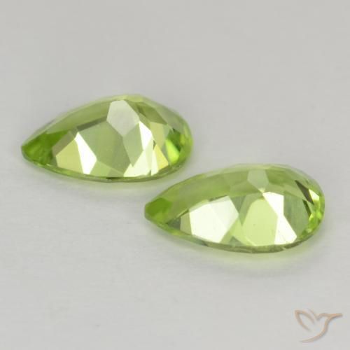 Pedras preciosas de Peridoto Verde Vivo Claro natural de 0.79 ct, Formato de pêra, VVS-VS