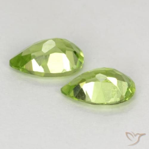 Pedras preciosas de Peridoto Luz verde natural de 0.84 ct, Formato de pêra, VVS-VS