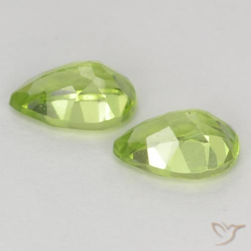 Pedras preciosas de Peridoto Luz verde natural de 0.94 ct, Formato de pêra, VVS-VS