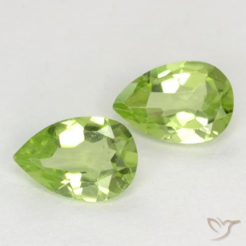 Pedras preciosas de Peridoto Luz verde natural de 0.69 ct, Formato de pêra, VVS-VS