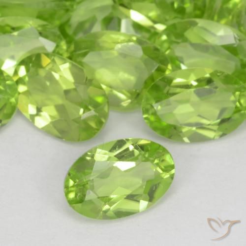 Peridoto Verde Vivo Claro Natural 0.49ct, oval, VS