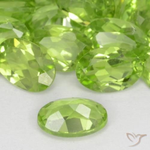 Peridoto Verde Vivo Claro Natural 0.49ct, oval, VS