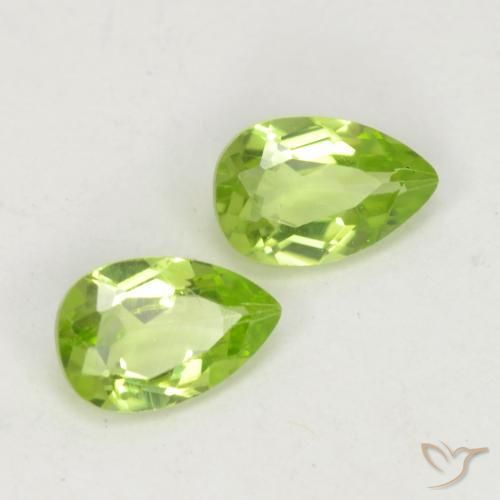 Pedras preciosas de Peridoto Verde Médio-Claro natural de 0.96 ct, Formato de pêra, VVS-VS