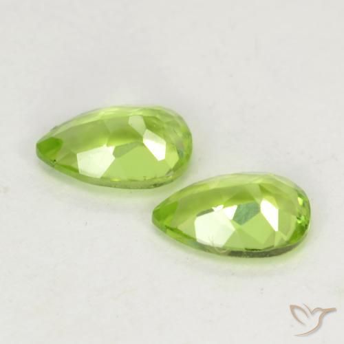 Pedras preciosas de Peridoto Verde Médio-Claro natural de 0.96 ct, Formato de pêra, VVS-VS