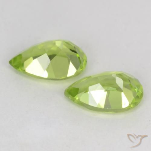 Pedras preciosas de Peridoto verde vivo natural de 0.88 ct, Formato de pêra, VVS-VS