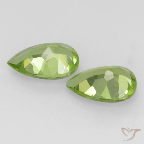 Pedras preciosas de Peridoto Verde Vivo Claro natural de 0.74 ct, Formato de pêra, VVS-VS