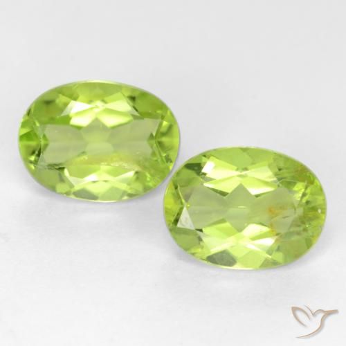 2.70ctw Natural Verde Vivo Claro Peridoto, oval, SI