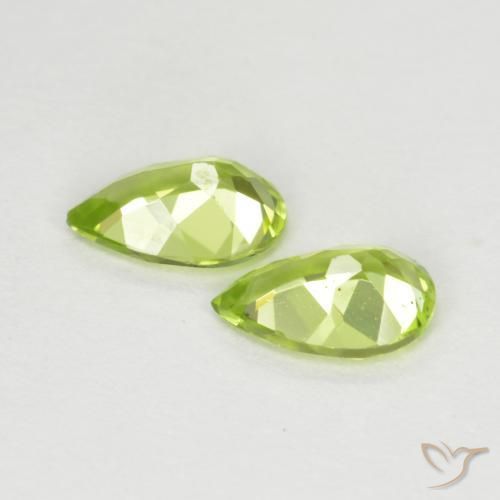 Pedras preciosas de Peridoto verde vivo natural de 0.79 ct, Formato de pêra, VVS-VS