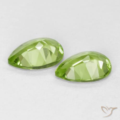 Pedras preciosas de Peridoto Verde Vivo Claro natural de 0.81 ct, Formato de pêra, VVS-VS