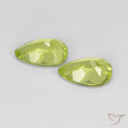 Pedras preciosas de Peridoto Verde médio natural de 0.94 ct, Formato de pêra, VVS-VS