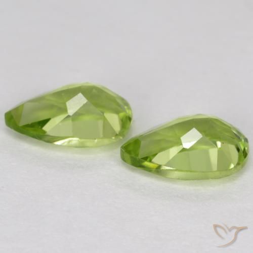 Pedras preciosas de Peridoto Verde médio natural de 0.93 ct, Formato de pêra, VVS-VS