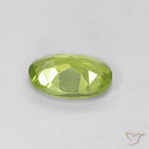 Peridoto Verde médio Natural 0.76ct, oval, VVS-VS