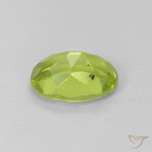 Peridoto Verde médio Natural 1.36ct, oval, VS