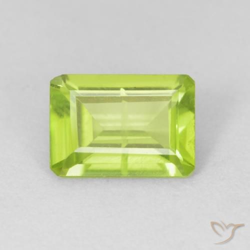 0.95ct Natural Verde claro Peridoto, Corte Esmeralda, VS
