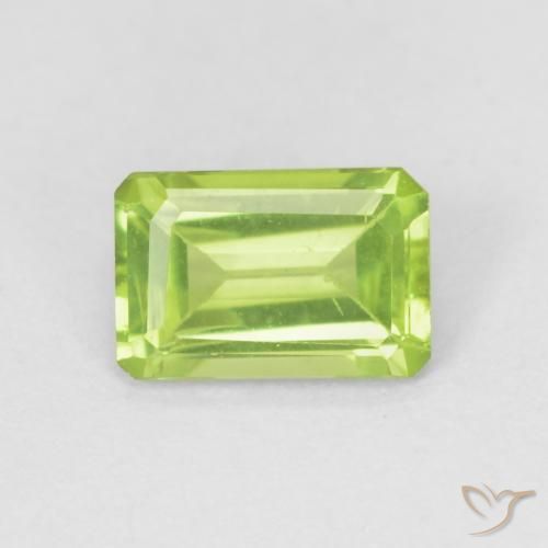 0.60ct Natural Verde Vivo Claro Peridoto, Corte Esmeralda, VS