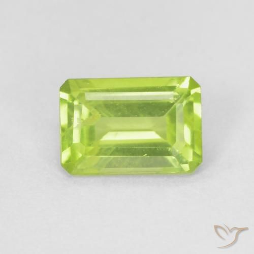 0.56ct Natural Verde claro Peridoto, Corte Esmeralda, VS