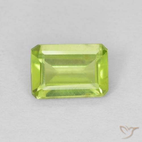 0.81ct Natural Verde médio Peridoto, Corte Esmeralda, VS