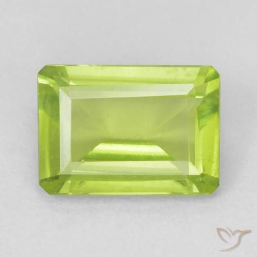 0.95ct Natural Verde amarelado Peridoto, Corte Esmeralda, VVS