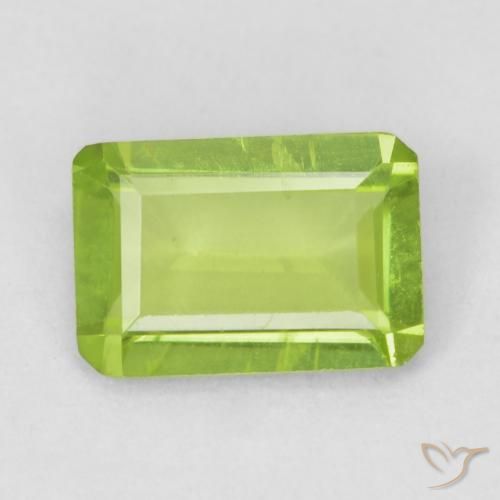 0.76ct Natural Verde médio Peridoto, Corte Esmeralda, VS