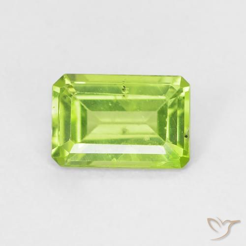 0.57ct Natural Verde médio Peridoto, Corte Esmeralda, VS