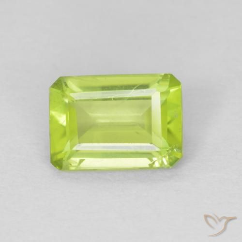 0.95ct Natural Verde claro Peridoto, Corte Esmeralda, VS