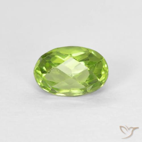 0.68ct Natural Verde Vivo Claro Peridoto, oval, VVS-VS