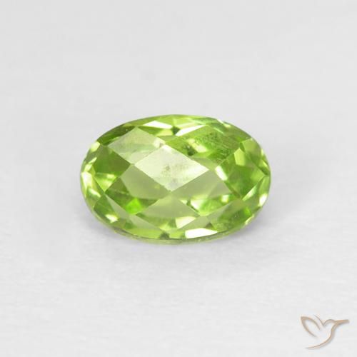 0.70ct Natural Verde Vivo Claro Peridoto, oval, VVS-VS