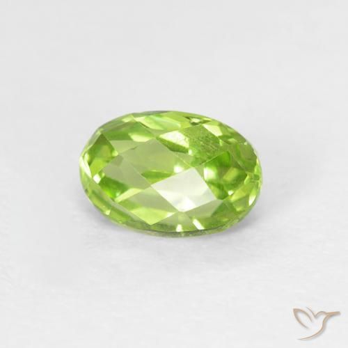 Peridoto Verde Vivo Claro Natural 0.70ct, oval, VVS-VS