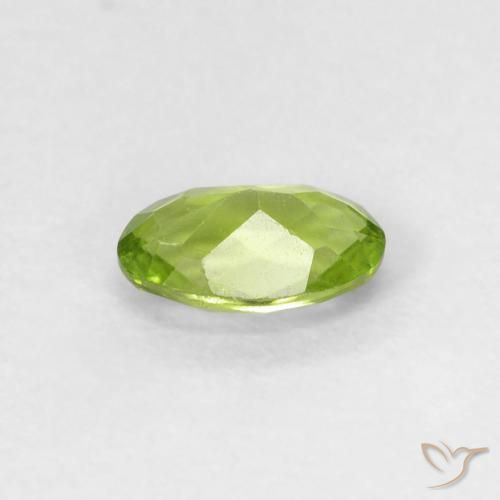 Peridoto Verde Vivo Claro Natural 0.49ct, oval, VVS-VS