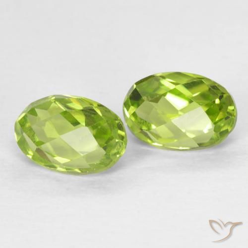 1.32ctw Natural Verde amarelado Peridoto, oval, VVS-VS