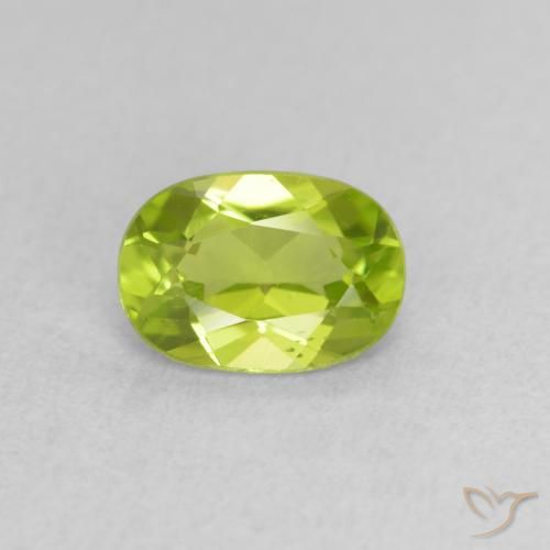 0.90ct Natural Verde amarelado Peridoto, oval, VVS-VS