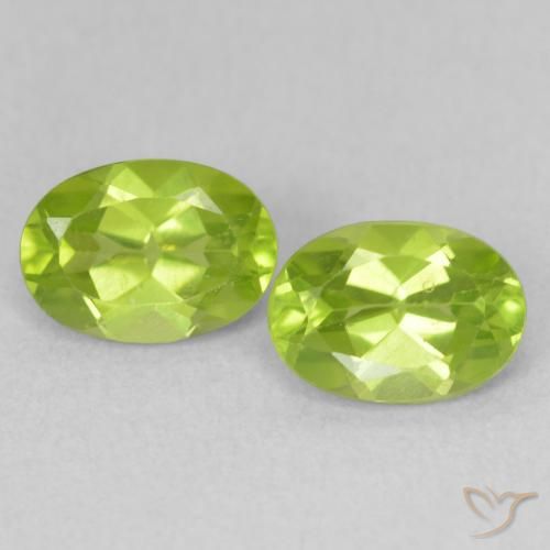 1.73ctw Natural Verde amarelado Peridoto, oval, VS