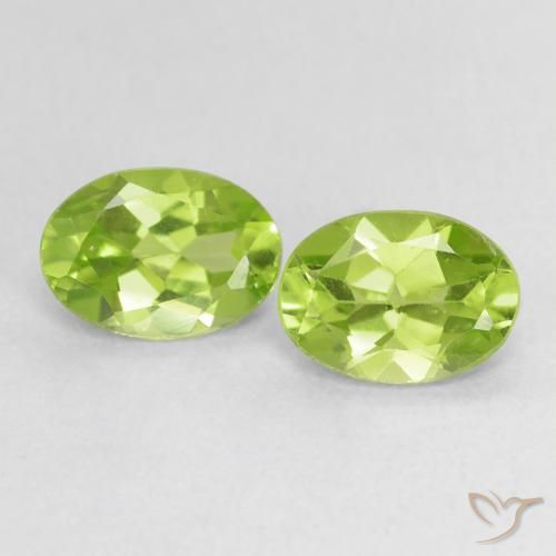 1.56ctw Natural Verde Vivo Claro Peridoto, oval, VVS-VS