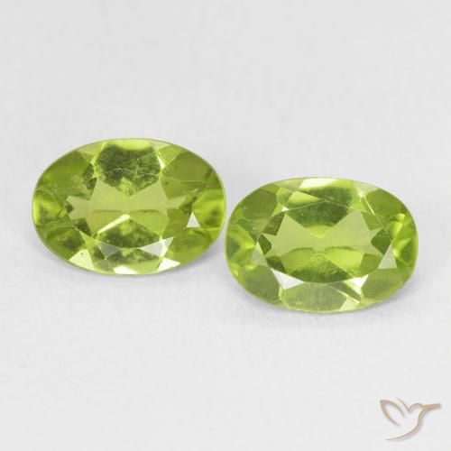 1.49ctw Natural Verde Vivo Claro Peridoto, oval, VS