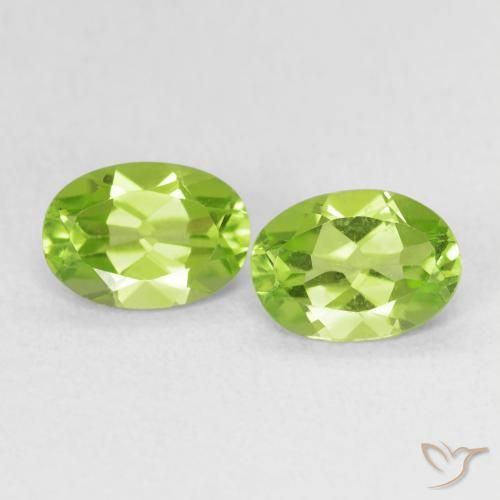 1.60ctw Natural Verde Vivo Claro Peridoto, oval, VS
