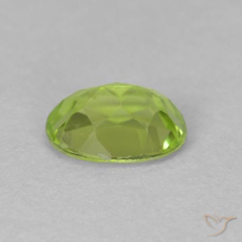 Peridoto Verde claro Natural 0.90ct, oval, VS