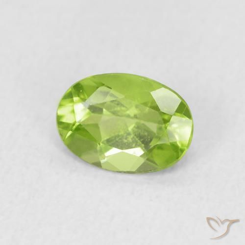Peridoto Verde médio Natural 0.92ct, oval, VS