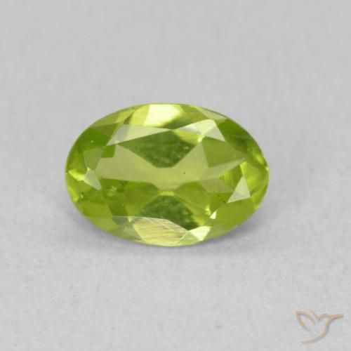 0.74ct Natural Verde médio Peridoto, oval, VS