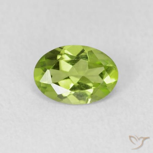 0.73ct Natural Verde amarelado Peridoto, oval, VVS-VS