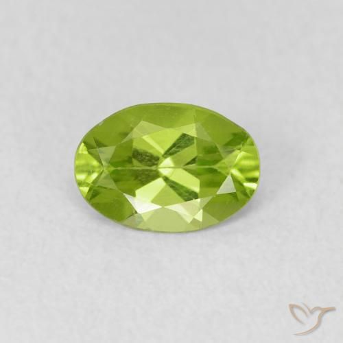 0.67ct Natural Verde amarelado Peridoto, oval, VVS-VS