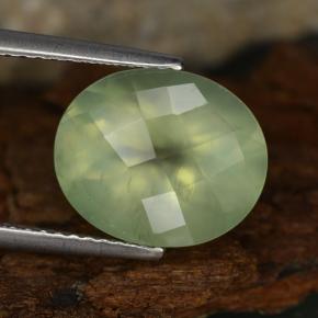 Prehnita verde natural 4,78ct, corte oval, translúcido